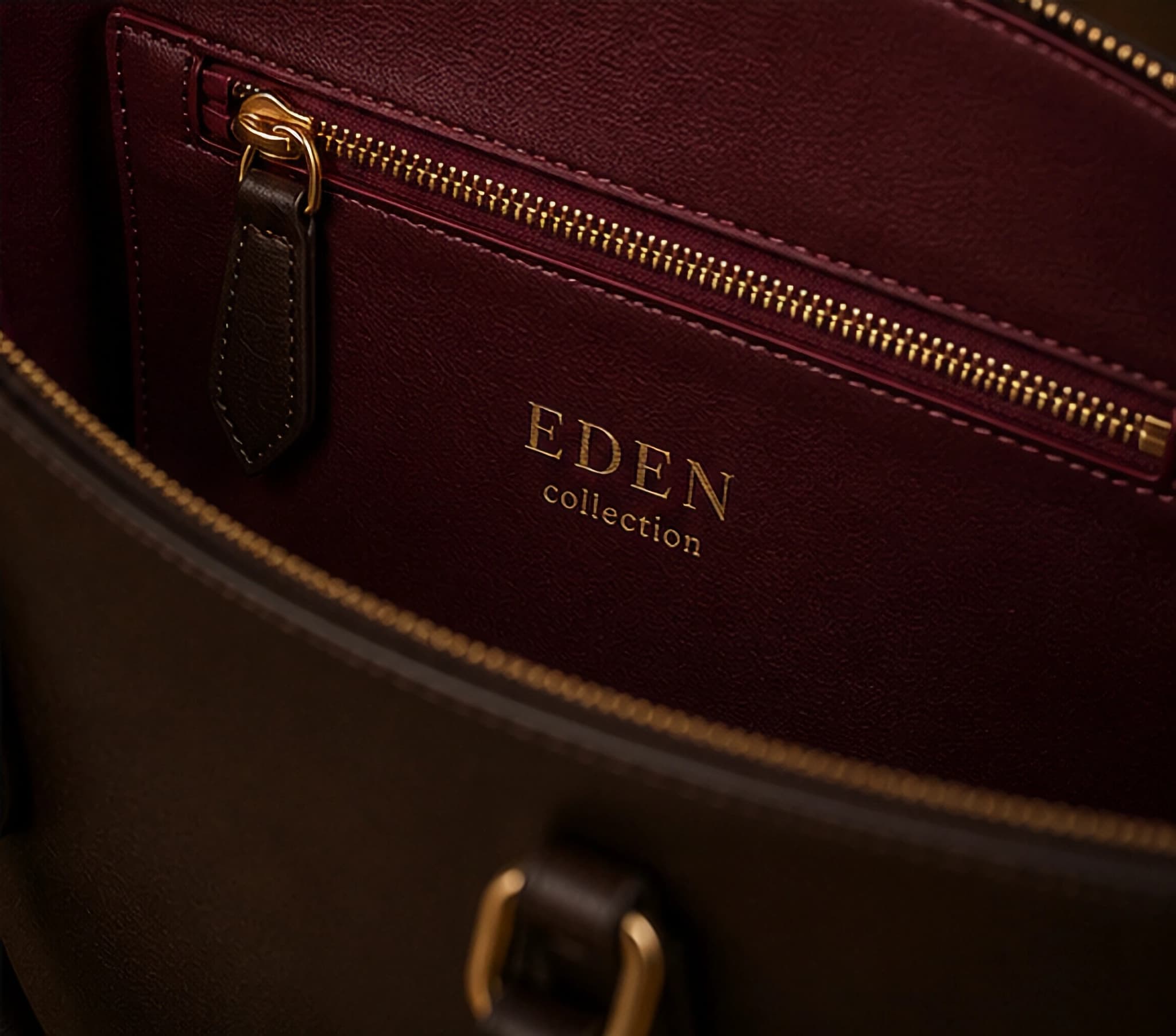Interno del tote testa di moro con fodera bordeaux e la scritta EDEN collection impressa in oro